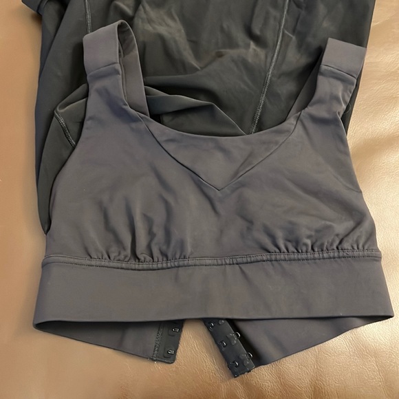 Lululemon top with adjustable built in sports bra - Picture 8 of 9